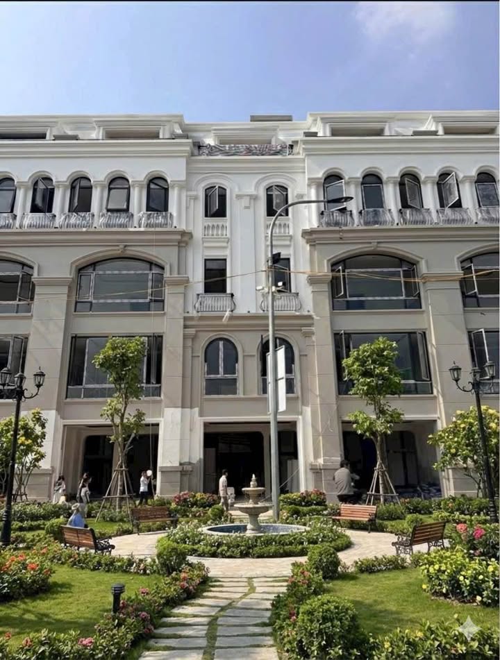 Nhà 5 Tầng Thang Máy 50m² Mặt Tiền Văn Cao, view Công Viên - 7 Tỷ