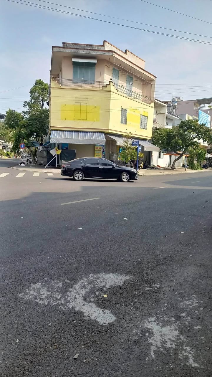 Nhà Mặt Tiền Kinh Doanh Nguyễn Du, Bà Rịa - 62m² - 9.99 Tỷ - Căn Góc 3 Mặt Tiền VIP