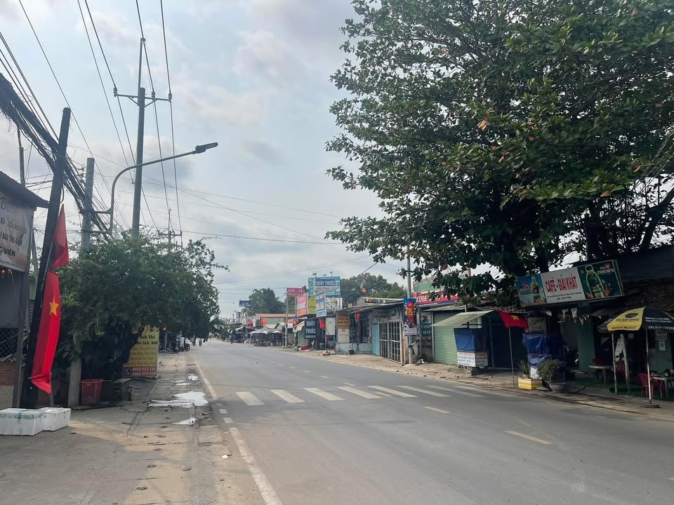 Nhà Mặt Tiền Hùng Vương Nhơn Trạch - 190m² Kinh Doanh, 5PN + Kiot, Thu Nhập 12tr/th