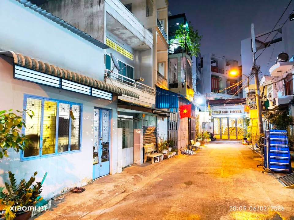 Nhà phố Quận Bình Tân hơn 8 tỷ - Lô góc mặt tiền kinh doanh Khu Tên Lửa