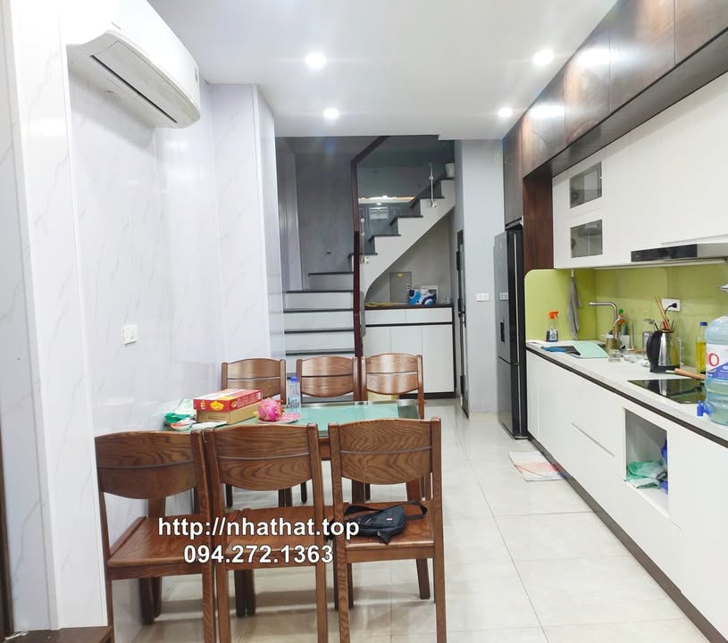 Nhà riêng Hoàng Quốc Việt, Cầu Giấy 30m² x 5 tầng - Ô tô tránh, giá tốt