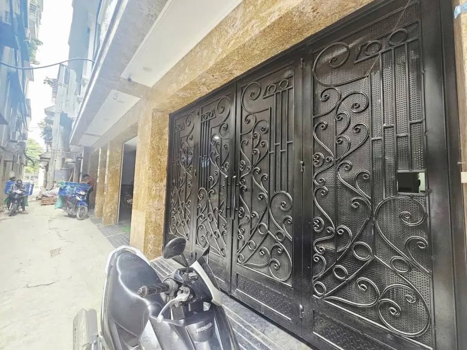 Tòa Căn hộ Hoàng Quốc Việt 95m² 39 tỷ - Bàn giao ngay, dòng tiền khủng!