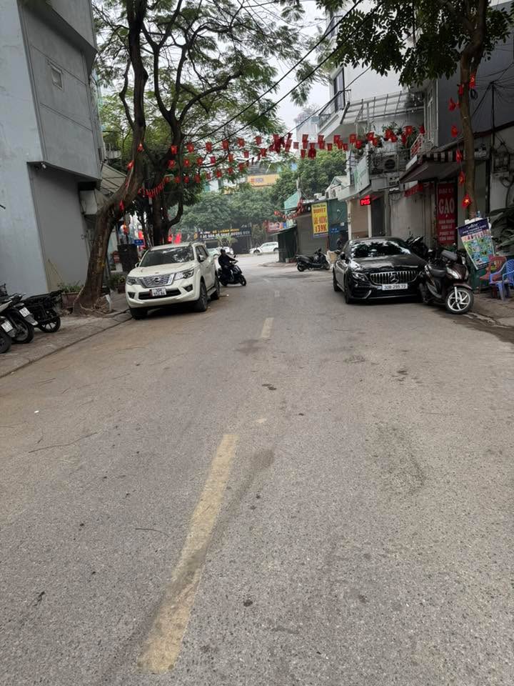 Bán nhà mặt phố Ái Mộ Long Biên 41m² - Vị trí kinh doanh đắc địa!