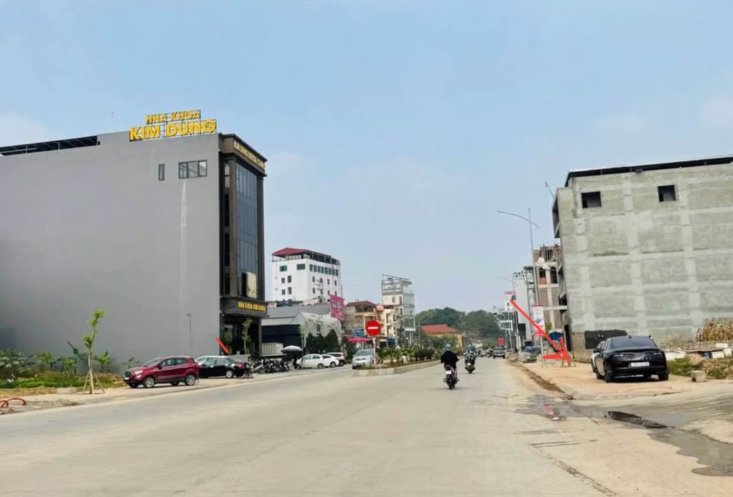 Nhà Phố Bắc Sơn, Thái Nguyên hơn 200m² - Mặt tiền kinh doanh đắc địa