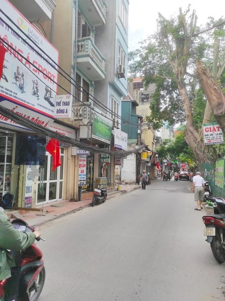 Nhà Mặt Phố Vũ Hữu 101m² 5 Tầng Kinh Doanh Sầm Uất - Giá 3x Tỷ