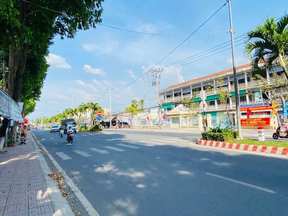 Nhà Mặt Tiền Kinh Doanh Trần Phú, Vĩnh Long - 160m² Thổ Cư, Giá 7.5 Tỷ