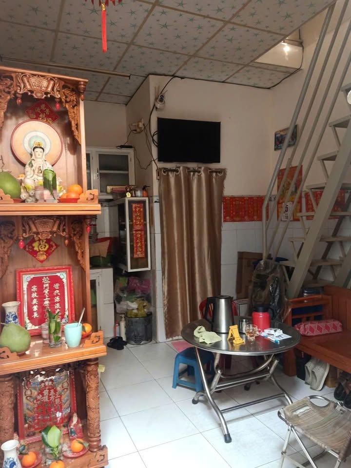 Bán nhà Quận 6 đường Văn Thân 12m² giá 1.6 tỷ - Căn góc vị trí đẹp!