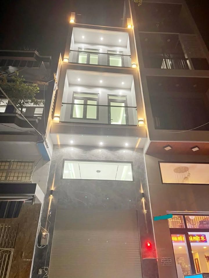 Nhà Phố Lạc Long Quân Quận 11 10.X Tỷ - Mặt tiền kinh doanh sầm uất!