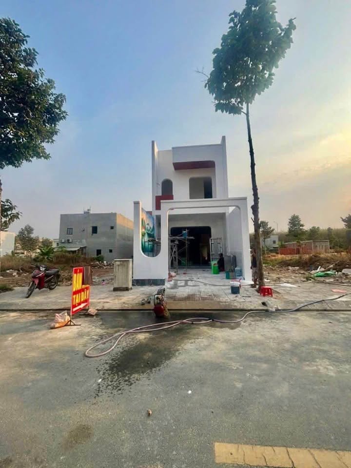 Nhà Phố Hội Nghĩa Tân Uyên 100m² - Hoàn Thiện 90% - Sổ Hồng Sẵn Sàng