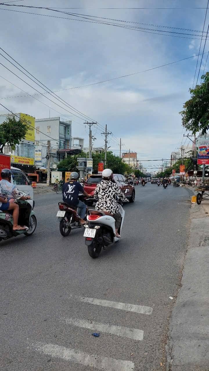 Nhà Mặt Tiền Hà Hoàng Hổ, Long Xuyên - Kinh doanh Đắc Lợi