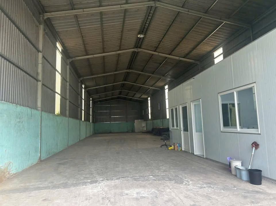 Cho thuê xưởng 550m² mặt tiền đường nhựa Tân Uyên, Bình Dương - Sẵn sàng hoạt động
