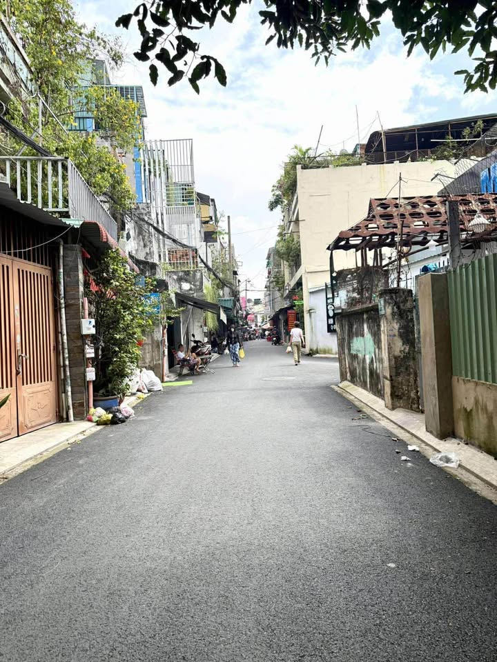 Nhà Mặt Tiền Nguyễn Trọng Tuyển, Tân Bình - 70m², 3 Tầng, 11 Tỷ