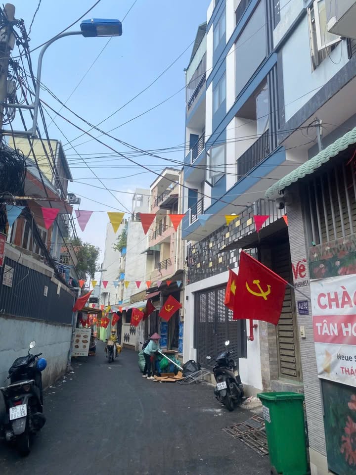 Nhà Nguyễn Gia Trí Bình Thạnh 33m² 4 Tầng - Hẻm Ô Tô 7 Chỗ, Ở Ngay!