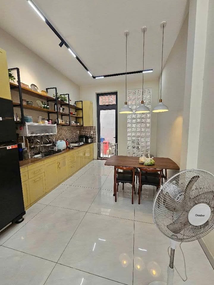 Bán nhà Bình Tân 108m² giá 9.5 tỷ - Ô tô vào tận nhà!