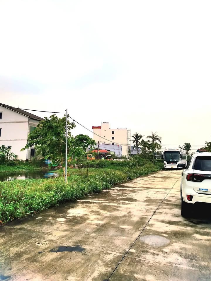 Đất nền Cẩm Vịnh 200m² giá 2 tỷ - Sổ đỏ chính chủ, xây kho xưởng cực đẹp!