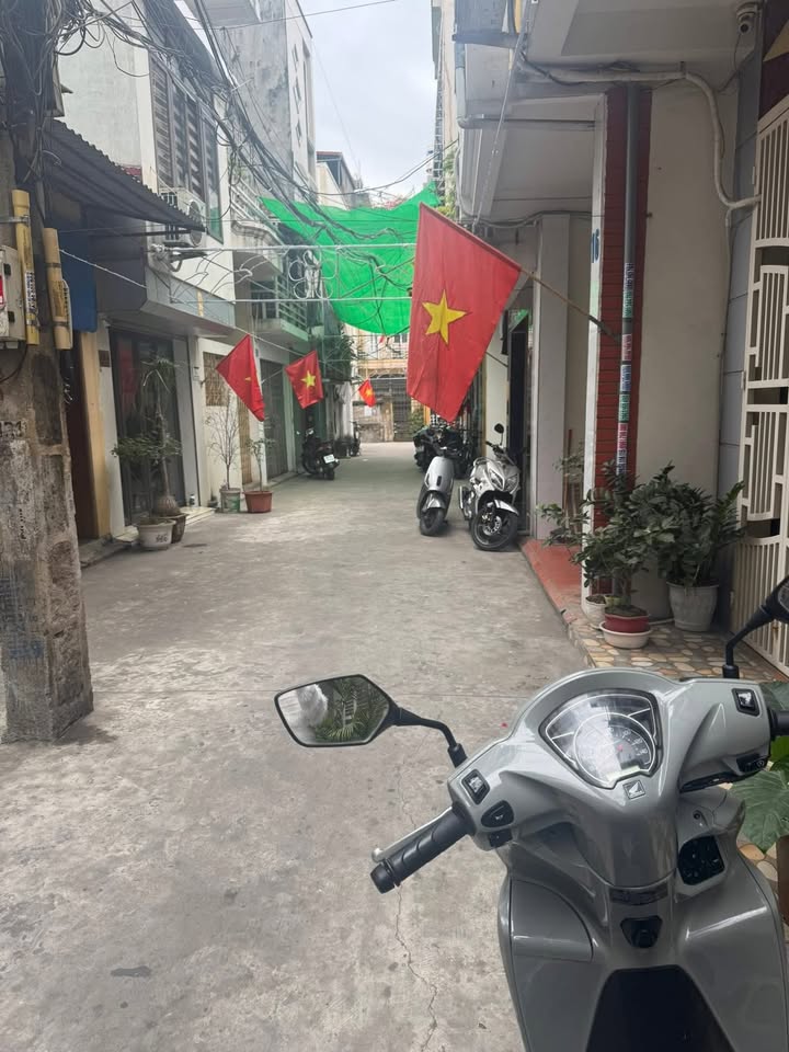 Nhà 3 Tầng Kiên Cố 30.4m² Nguyễn Hồng Quân, Hải Phòng - Giá 2.8 Tỷ