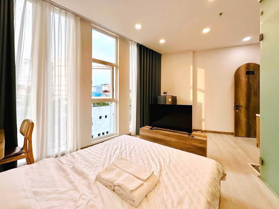 Tòa nhà CHDV Mặt phố Út Tịch, Tân Bình 400m² - Dòng tiền ổn định!