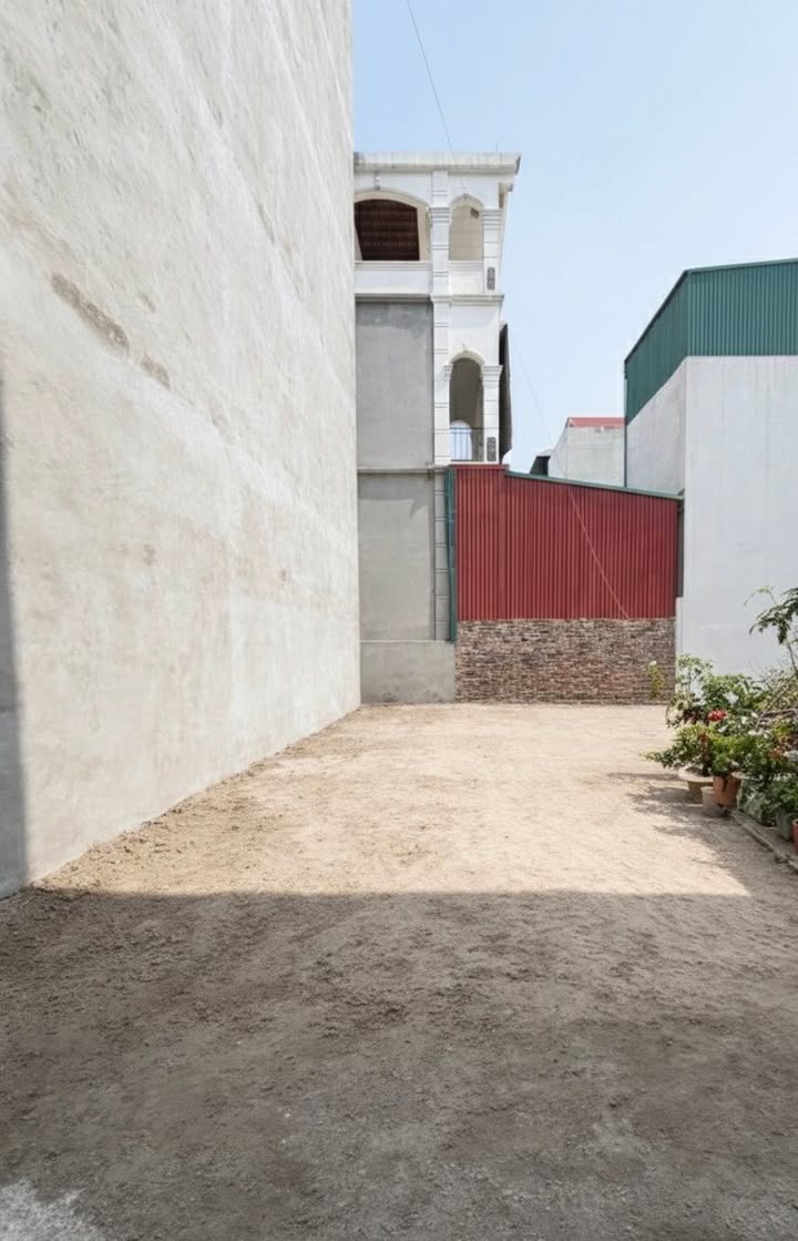 Đất nền Ngọc Thụy 42m² - Sổ đỏ chính chủ, xây dựng tự do!