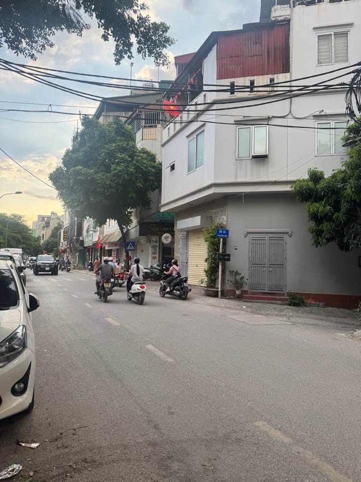Nhà Phố Định Công, Hoàng Mai 50m² - Vị trí đắc địa, ô tô vào nhà!