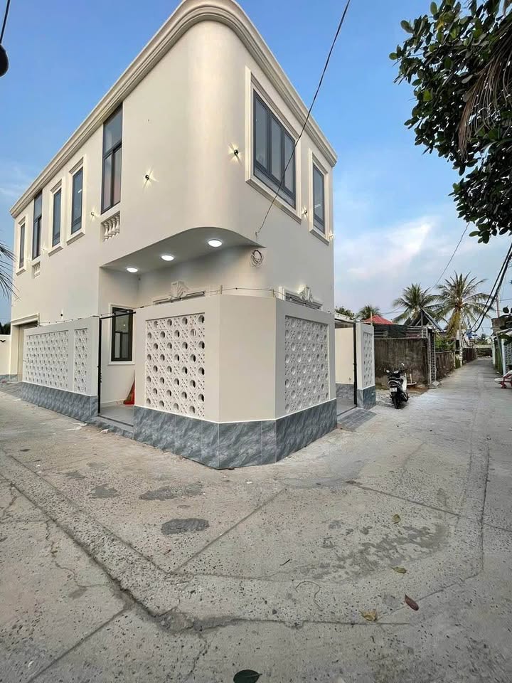 Nhà 2 Mặt Tiền Phong Cách Âu Mỹ Tho - 140m² Sổ Hồng Sẵn Sàng