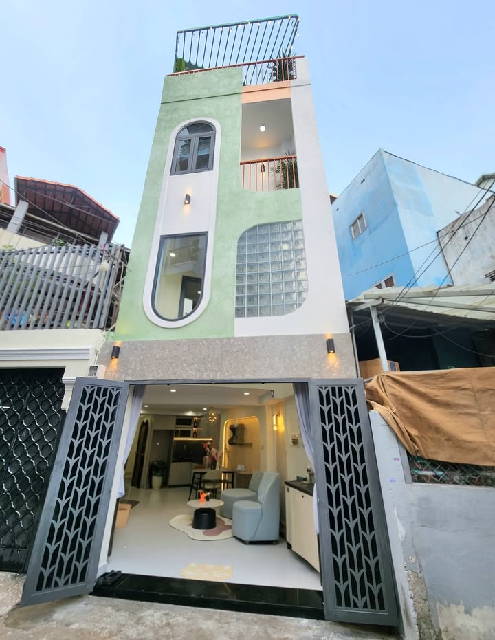 Nhà Phố Bình Thạnh 31m² - 4 Tầng, 3PN - Giá 7.98 Tỷ - Hẻm Xe Hơi