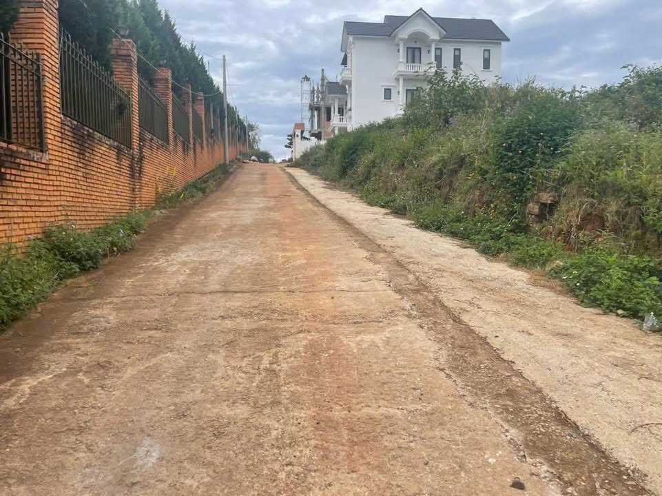 Đất nền Đà Lạt 210m² - Sổ đỏ chính chủ, đường ô tô