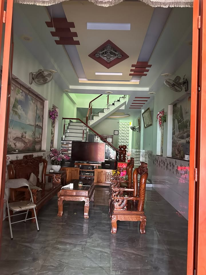 Nhà Riêng Dĩ An 100m² giá 4.9 tỷ - Ô tô vào tận nhà!