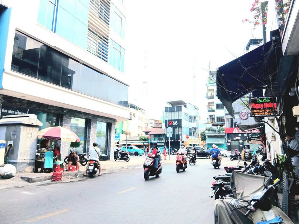 Nhà Phố Nguyễn Văn Cừ Q.5 - 24m² x 5 Tầng - Vị trí đắc địa, giá 7 tỷ