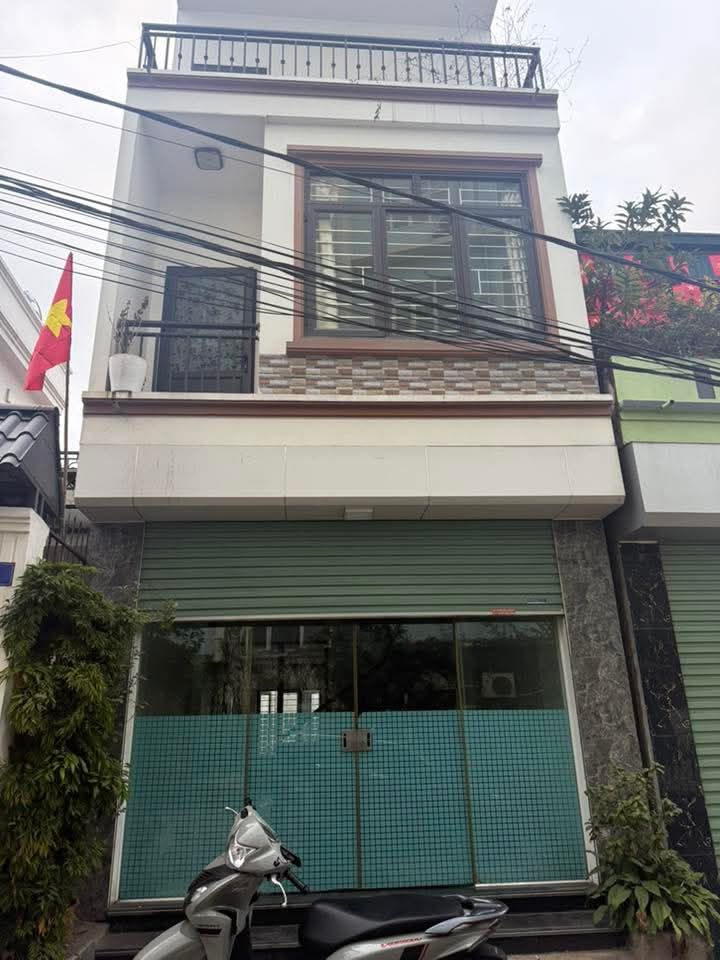 Cho thuê nhà nguyên căn Cột Đồng Hồ 4PN giá 5.5 triệu - Ô tô đỗ cửa!