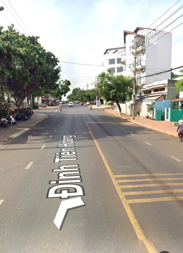 Nhà phố mặt tiền Đinh Tiên Hoàng 160m² sàn giá 8 tỷ - Vị trí đắc địa