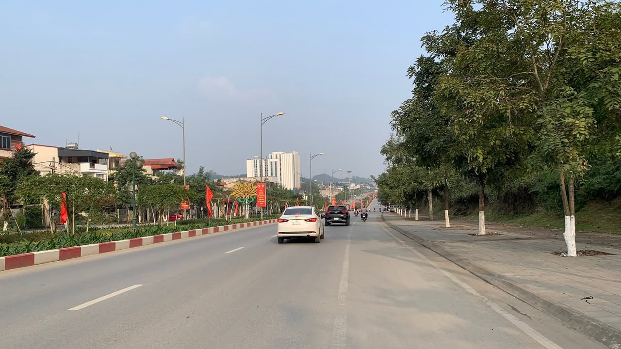 Nhà Mặt Tiền Lớn, Gần Trường Chuyên NTT, Yên Bái - 100m², 2.4 Tỷ