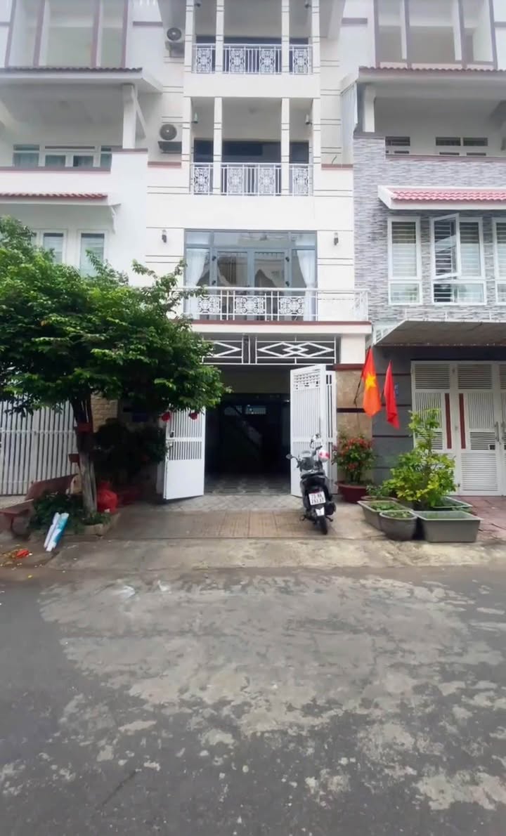 Cho thuê nhà 4 tầng mặt tiền Lê Khiết Hùng, Nha Trang - 100m², 15 triệu/tháng