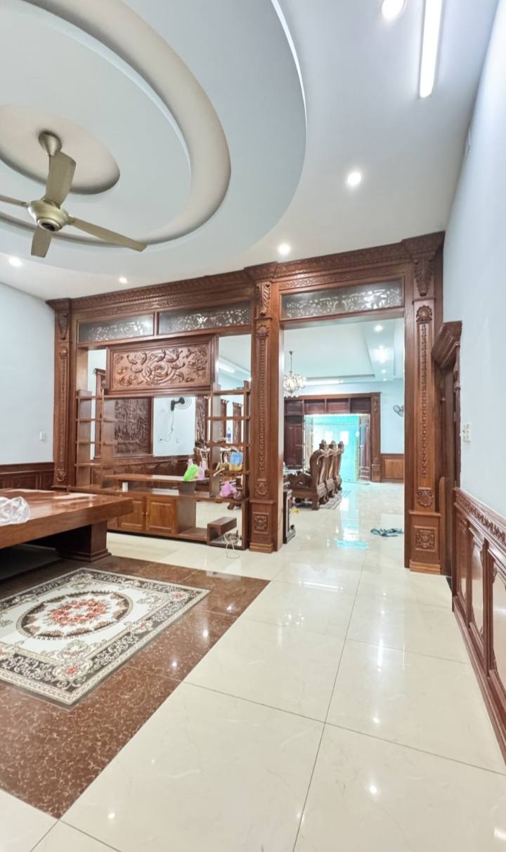 Biệt thự 601m² Hóc Môn - Toàn Gỗ Đỏ, Sổ Hồng Riêng - Giá 23.5 Tỷ