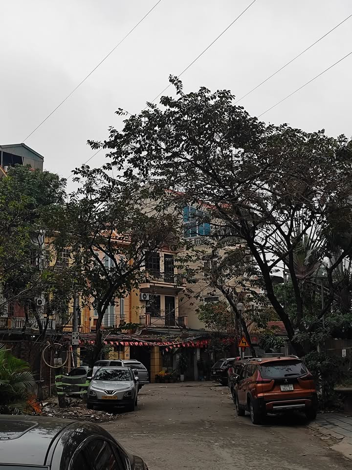 Bán nhà 5 tầng thang máy Linh Đàm 215m² - 75 tỷ