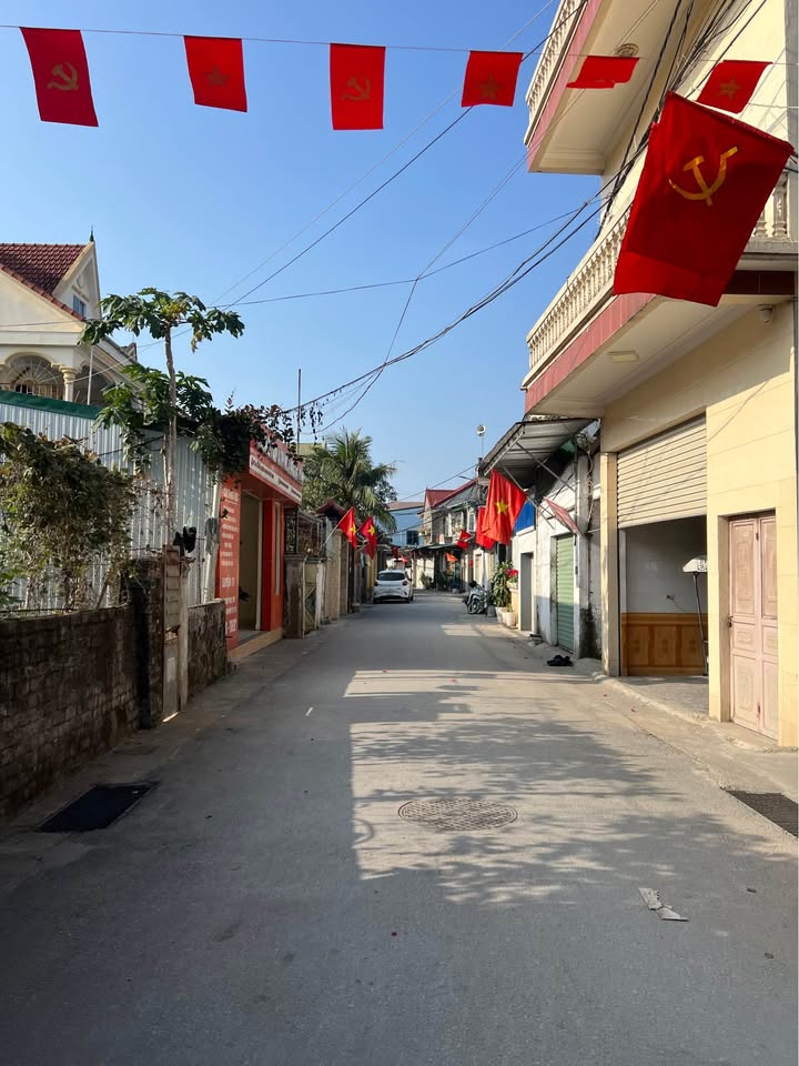 Nhà 2 Tầng Hoàn Thiện Thô, Tặng Bản Thiết Kế Nội Thất Sang Trọng - TP Vinh