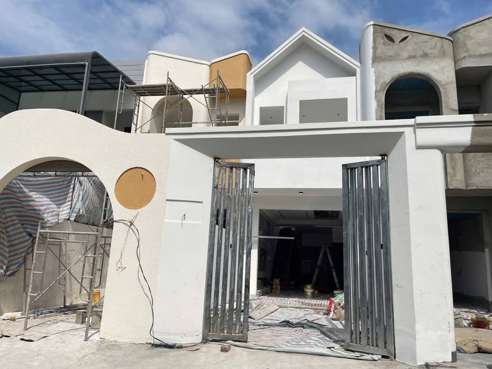 Nhà Phố Liền Kề Hoàng Thế Thiện 100m² - Mặt Tiền Kinh Doanh!