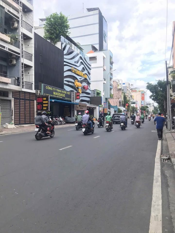 Nhà Mặt Tiền Đào Duy Anh Phú Nhuận - Ngang 8m, 110m², 32 Tỷ