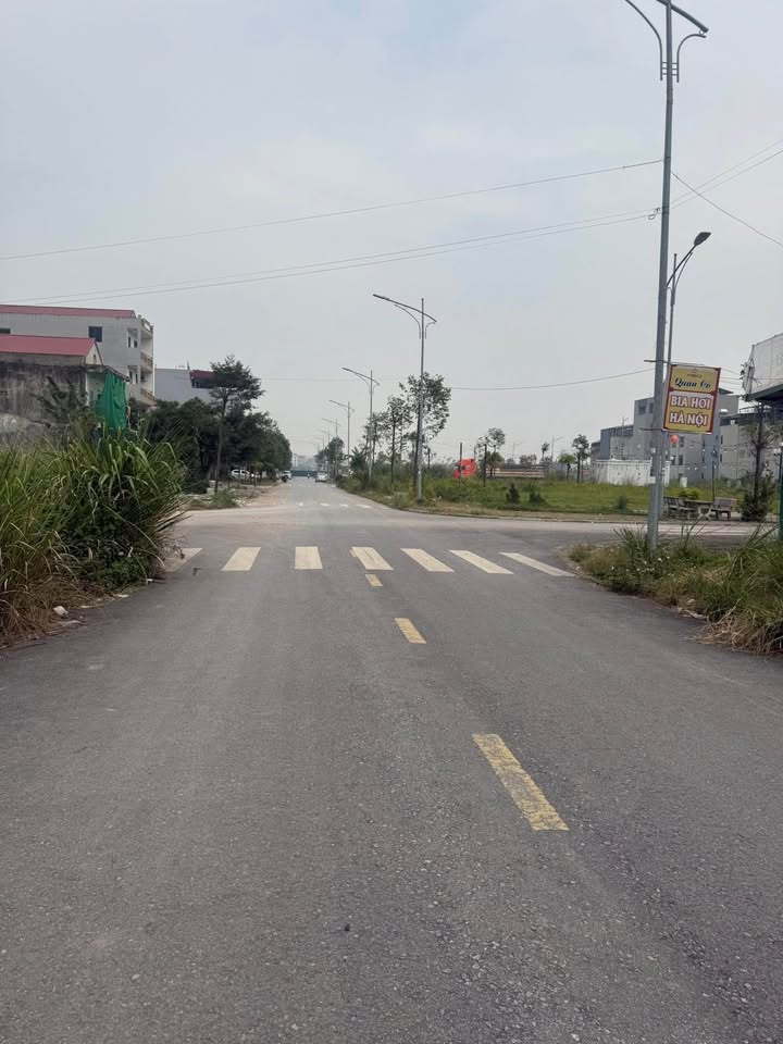 Nhà Phố Tân Ước, Thanh Oai 102m² - Vị trí đắc địa, mặt tiền 6m!