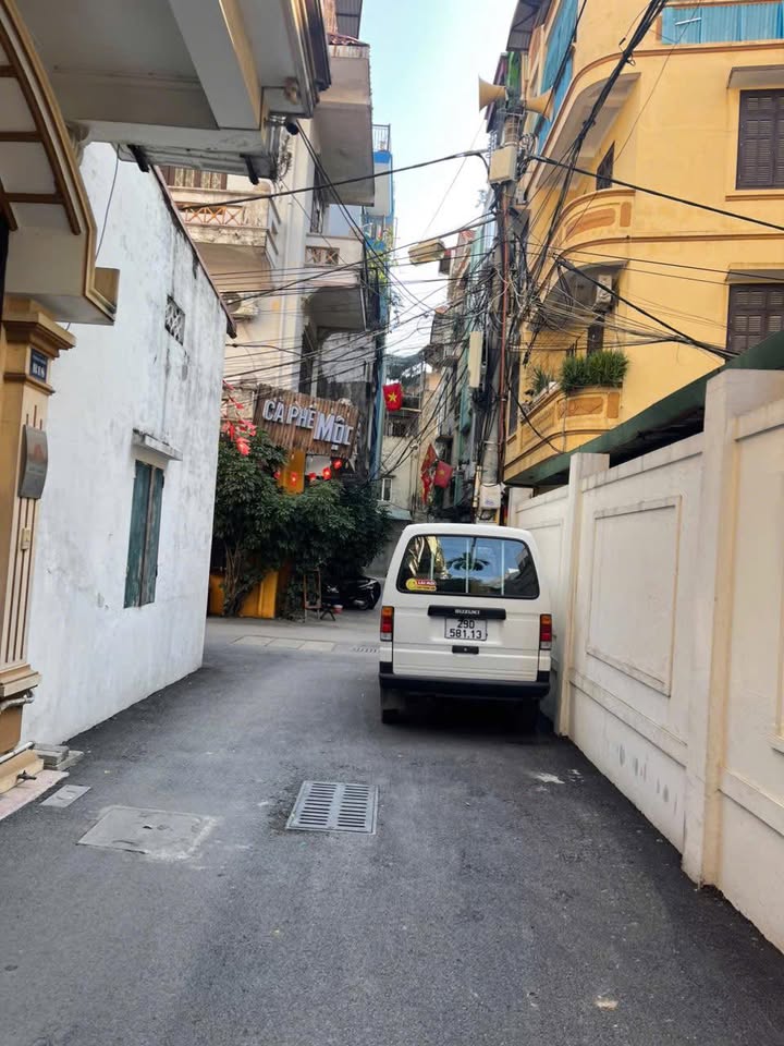 Nhà Phố Vương Thừa Vũ 42m² 5 Tầng - Ô tô vào tận nhà!