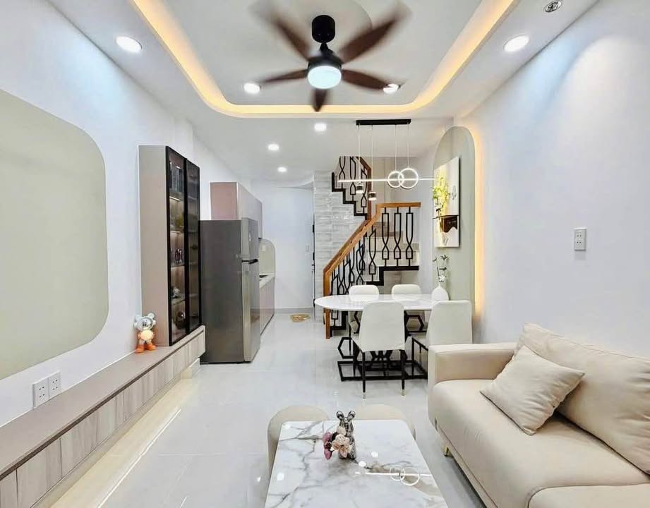 Nhà Mặt Tiền Doãn Kế Thiện, Cầu Giấy 190m² - Full Nội Thất, Giá 8.x Tỷ