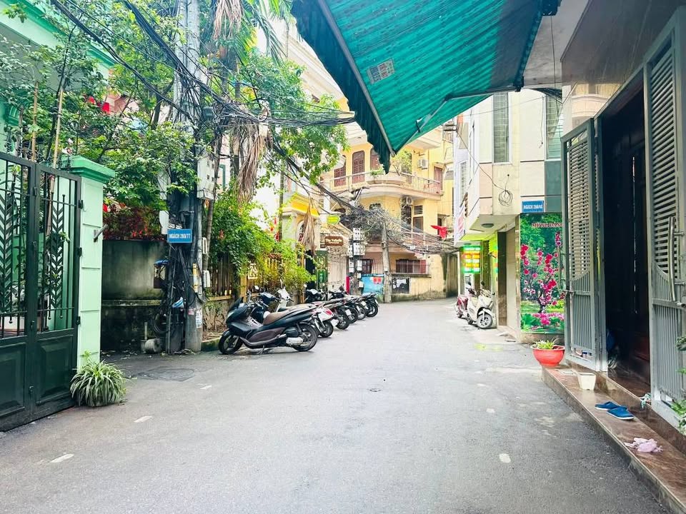 Nhà Phố Kinh Doanh Mặt Ngõ 260 Cầu Giấy, 81m² 4 Tầng, Ô Tô Đỗ Sân