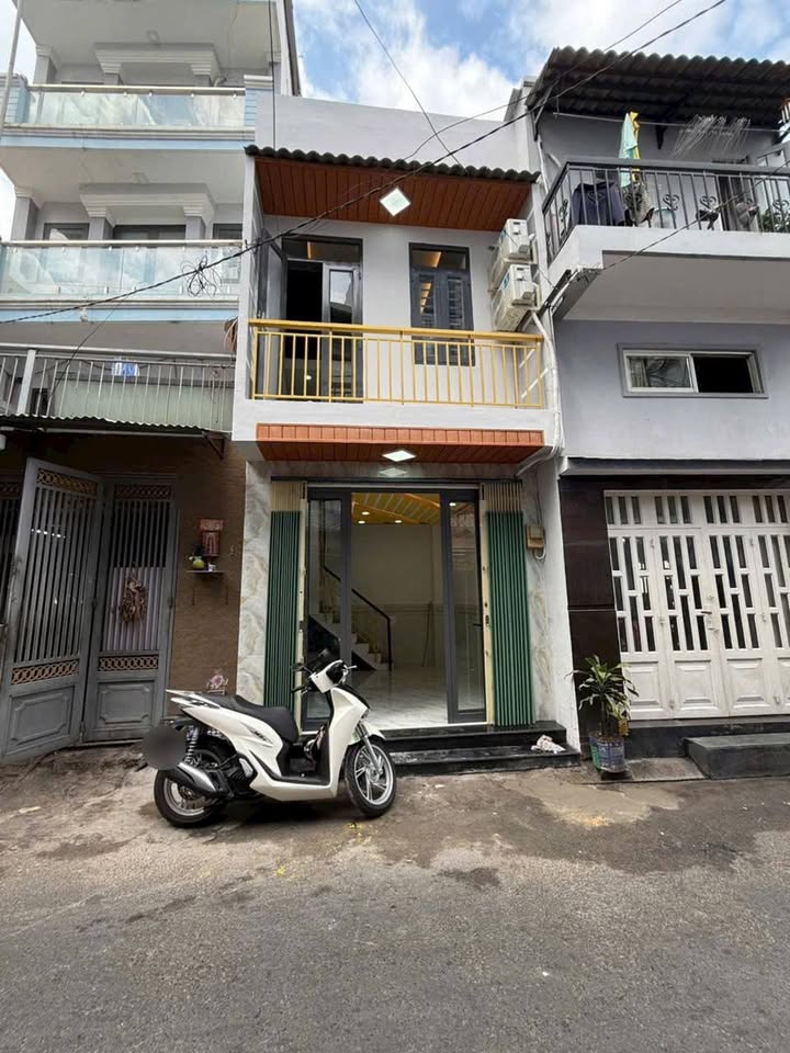 Nhà Phố Lạc Long Quân, Tân Bình 14m² - Vị trí đắc địa!