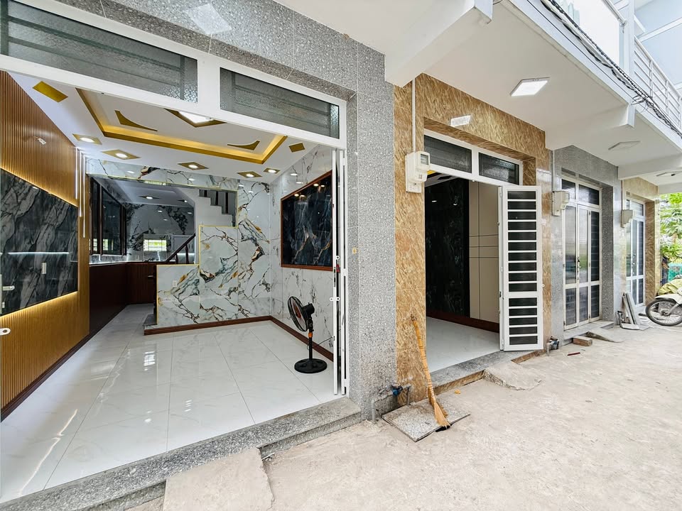 Bán nhà Bình Chánh 31m² giá 680 triệu - Sổ hồng riêng chính chủ!