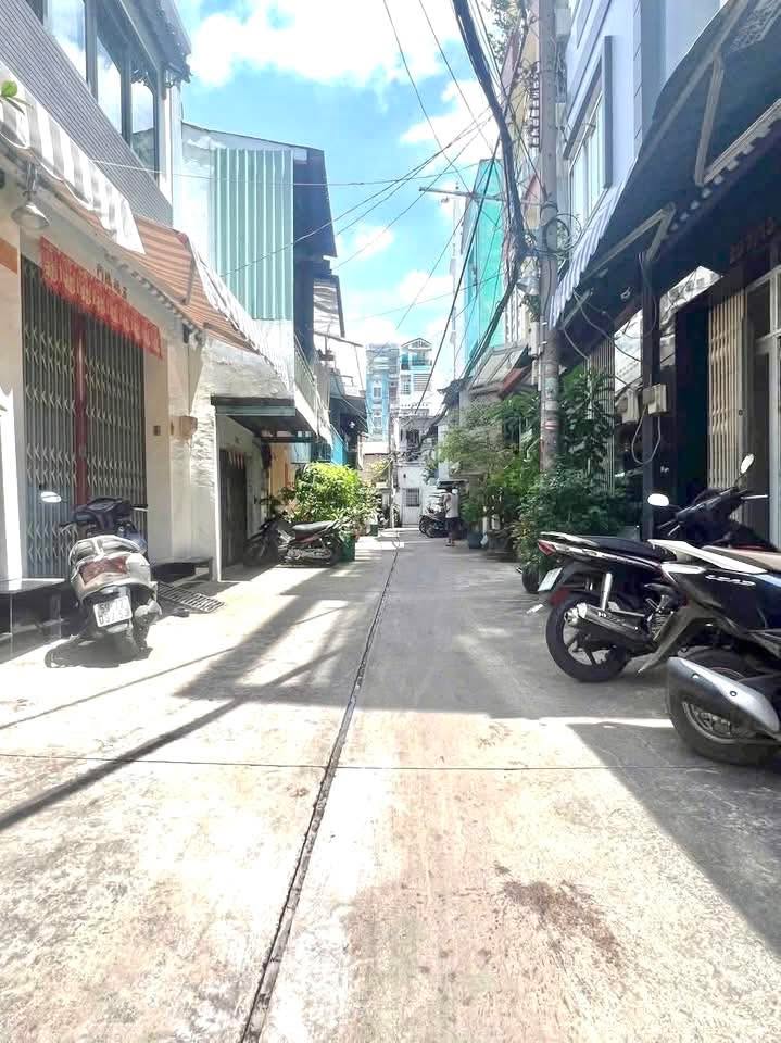 Nhà 40m² 3 Tầng Hẻm Ô Tô Lạc Long Quân, Q11 - Giá 4 Tỷ