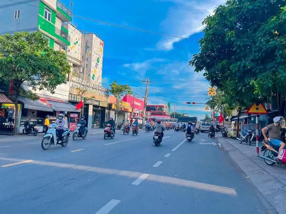 Nhà cấp 4 Bến Lức 100m² - Sổ hồng riêng, ô tô vào nhà