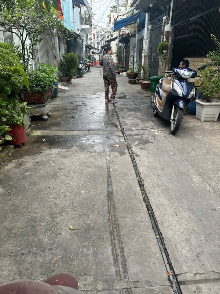 Nhà 4 Tỷ Quận Tân Phú, Hẻm Xe Hơi, 2PN - Sẵn Sàng Sửa Mới