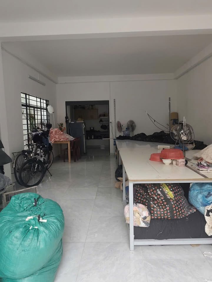 Nhà Cho Thuê 2 Lầu, 65m² Đối Diện AEON Tân Phú - Giá 10 Triệu/Tháng