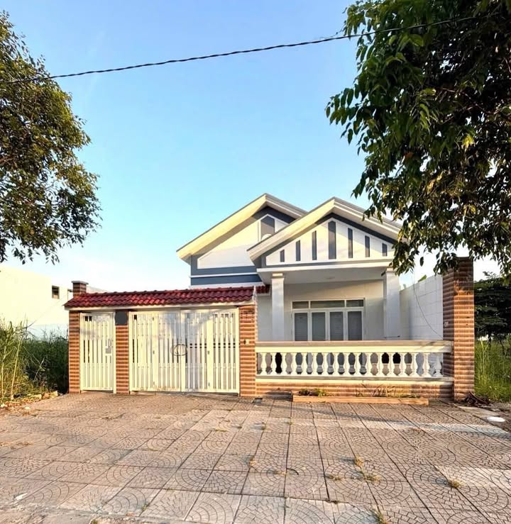 Cho thuê biệt thự 1 tầng KDC Hồng Loan, Cần Thơ - 180m² full nội thất, giá 12 triệu/tháng