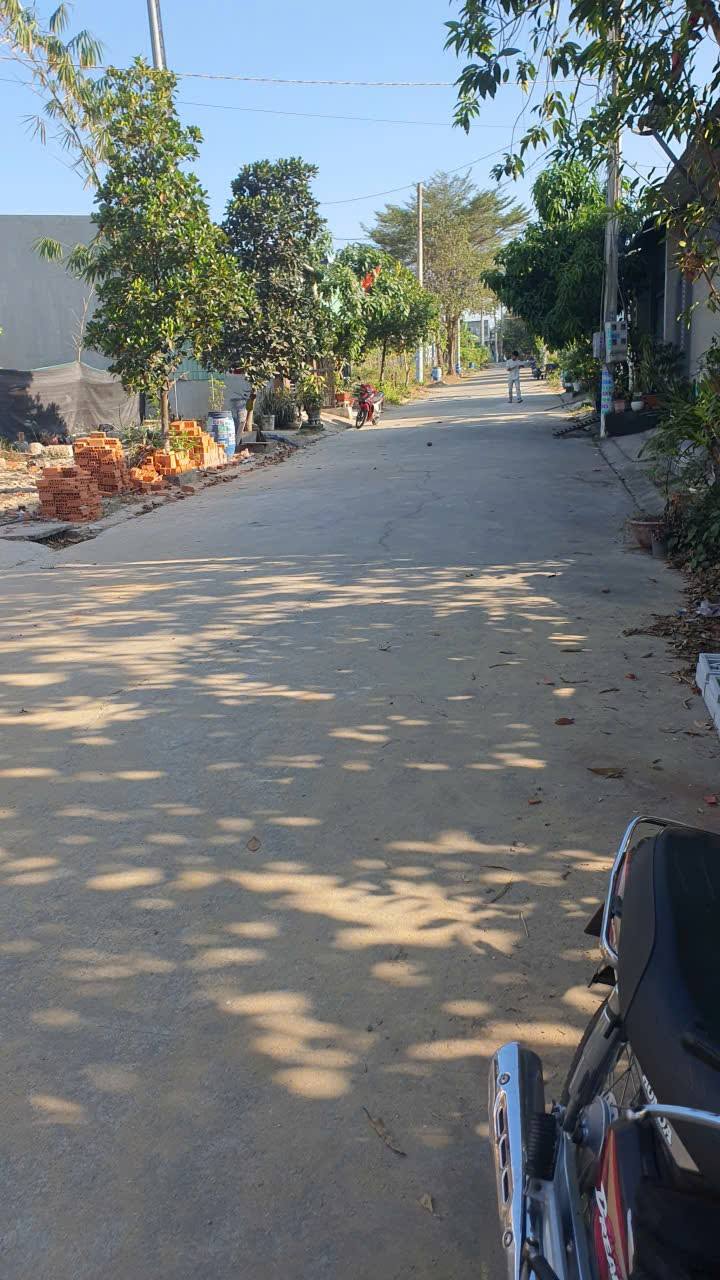 Bán Gấp Nhà 2 Tỷ/Căn, DT 100m², 3PN, Gần KCN Mỹ Phước 4, TP. Bến Cát