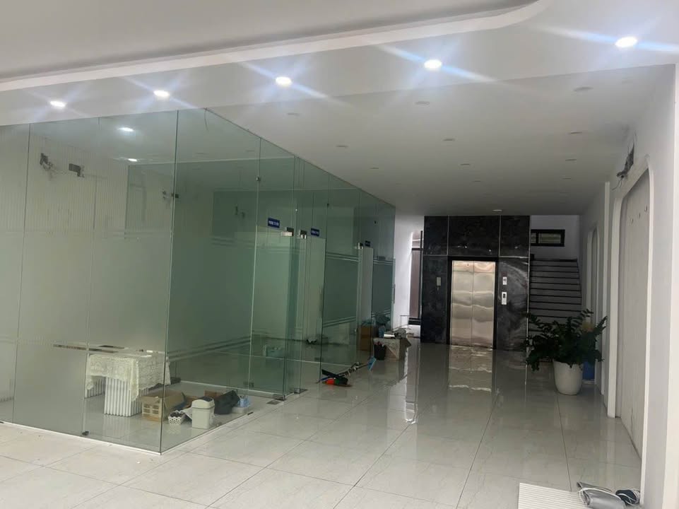 Tòa Nhà Nguyên Căn Núi Thành, Hải Châu 120 Triệu/Tháng - Mặt Tiền Kinh Doanh Vàng!